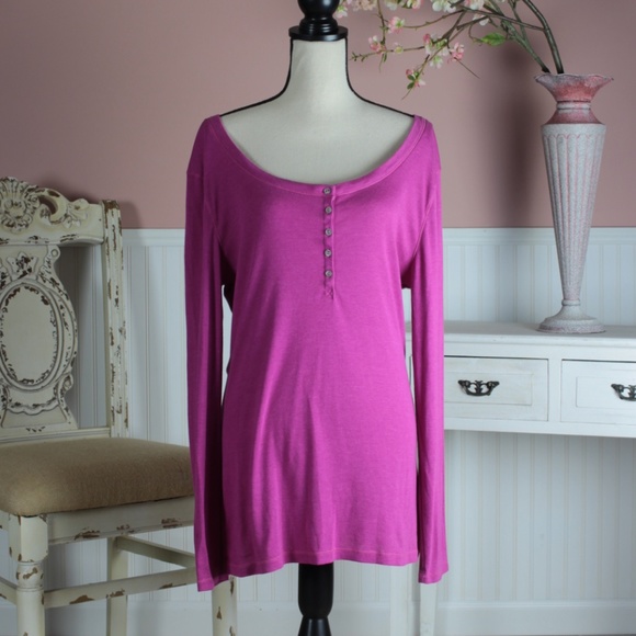 Old Navy Tops - Old Navy Long Sleeve T-shirt Size XL